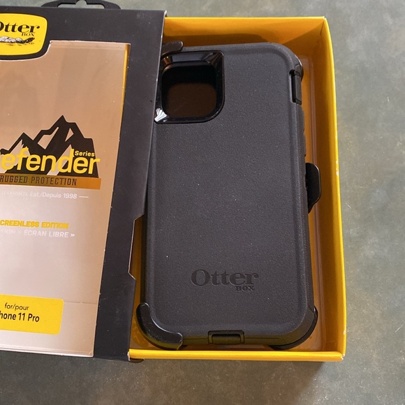 OtterBox Defender iPhone 11 Pro Case - Picture 4 of 4
